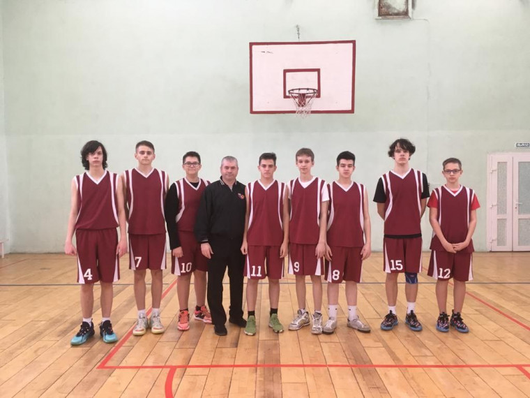 Команда МБОУ &quot;Гимназия № 42&quot; стала чемпионом по баскетболу 2023 среди общеобразовательных организаций города Барнаула.